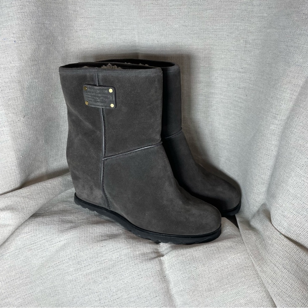 Marc Jacobs Dark Gray Suede winter boots